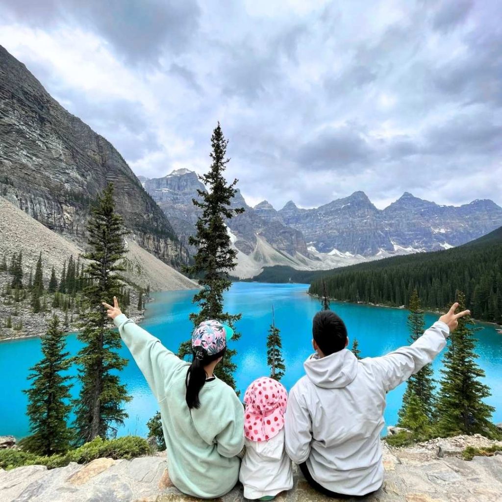 Moraine Lake shuttle family at the Rock Pile
